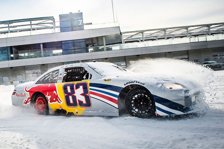 Tage des Donners: NASCAR auf Eis und Schnee