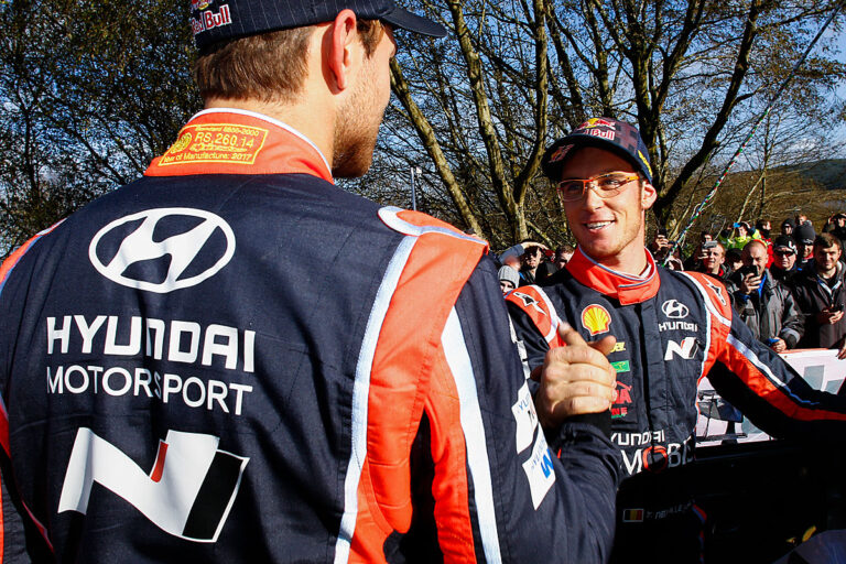Neuville und Mikkelsen als Fahrer und Co