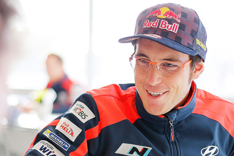 Neuville holt Shakedown-Bestzeit