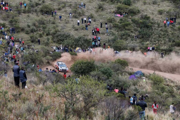 Latvala in Führung – beide Hyundai draußen