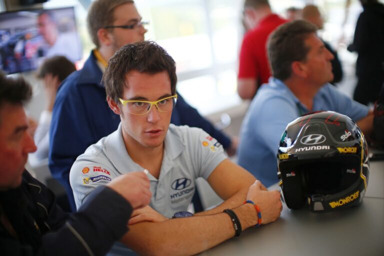 Neuville-Überschlag im Shakedown
