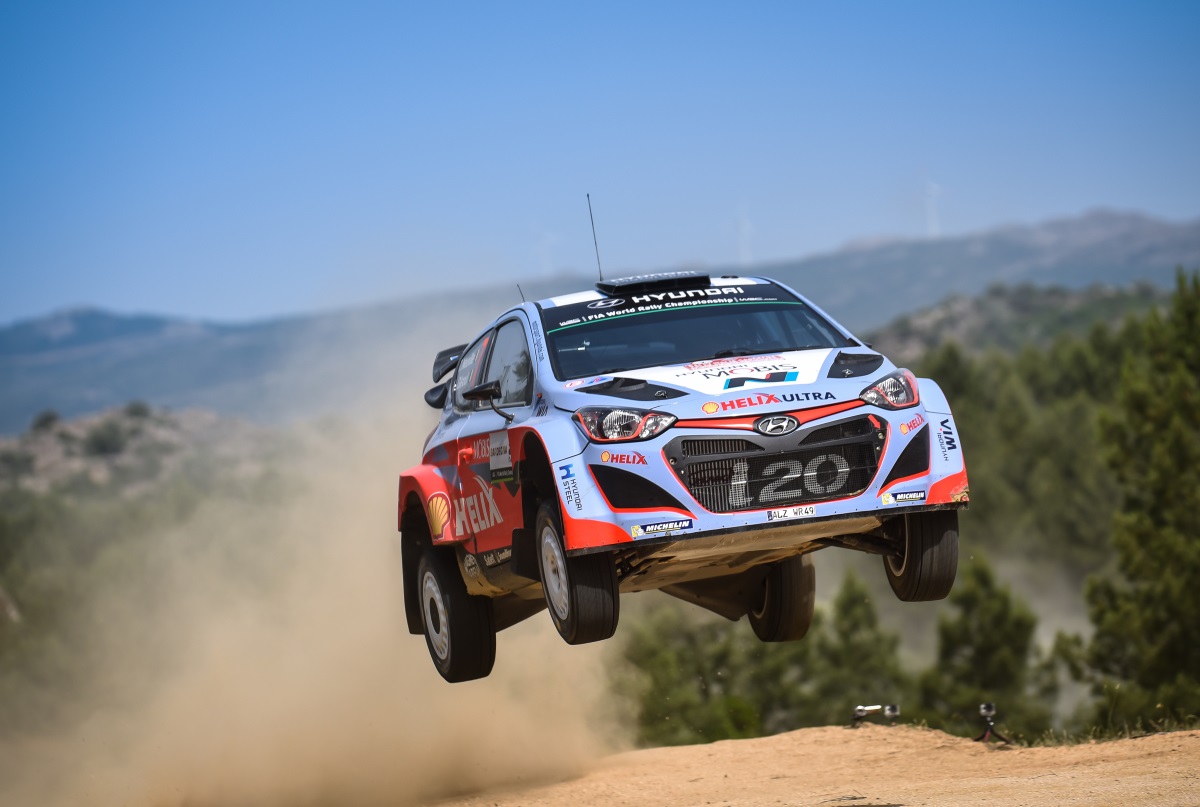 Neuville rückt aufs Treppchen