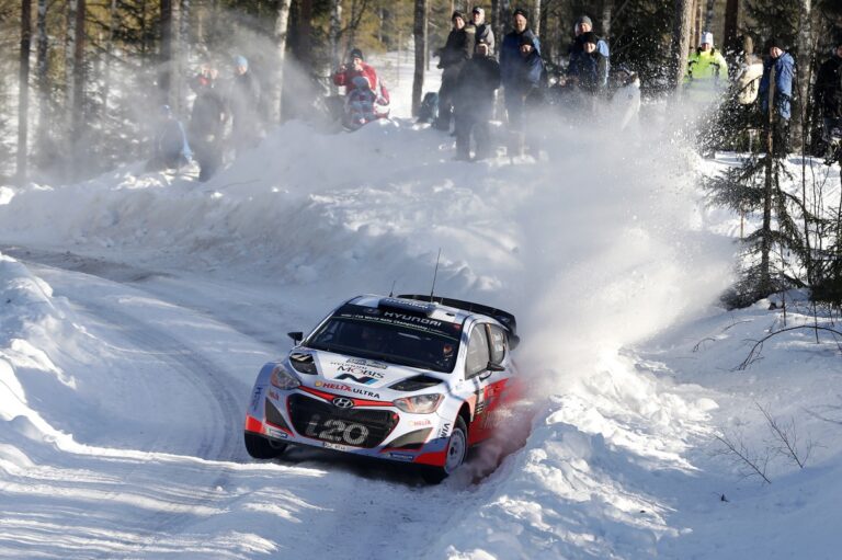 Neuville setzt sich an die Spitze