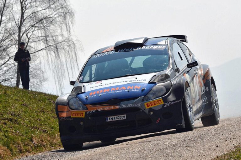 Neubauer vor Baumschlager