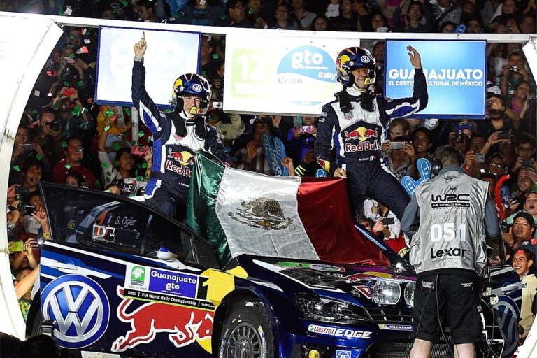 Ogier knapp vor Neuville und Mikkelsen