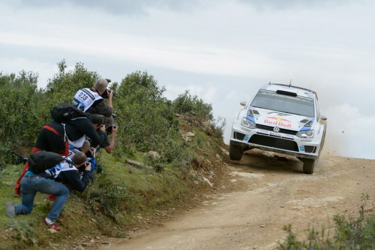 Ogier setzt sich an die Spitze – Tänak draußen