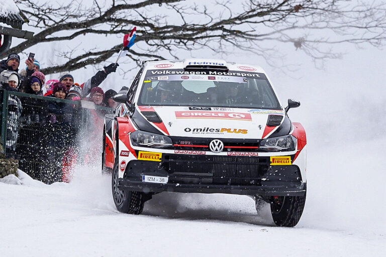 Oliver Solberg holt im Polo R5 seinen ersten Gesamtsieg