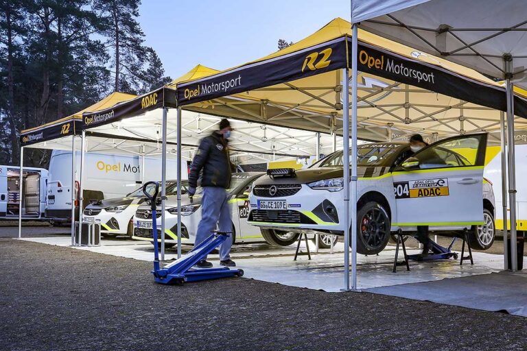 Corsa-e Rally. Blitz. Schnell.