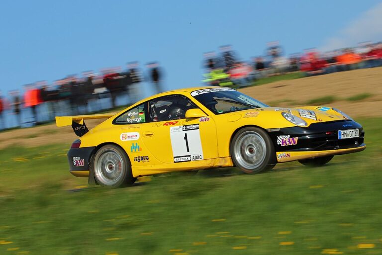 Noller gewinnt im Porsche die Oster-Rallye Zerf