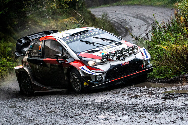 Tänak knapp vor Ogier