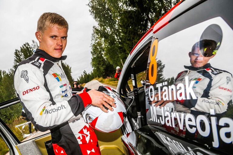 ‚Königsfigur‘ Ott Tänak im Shakedown vorn