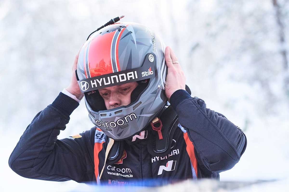 Ott Tänak führt – Oliver Solberg schnell