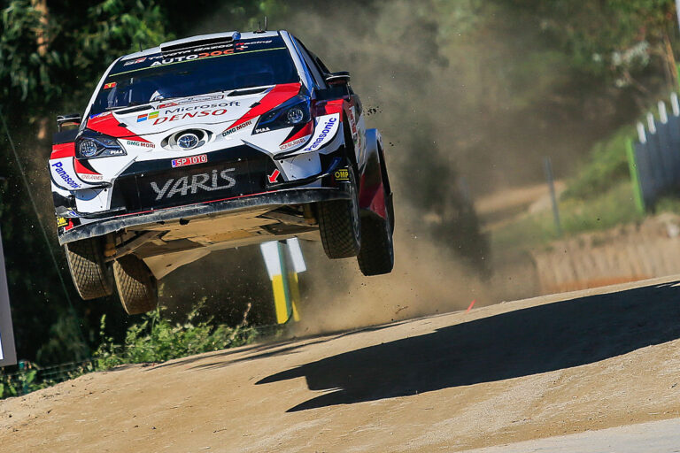 Tänak knapp vor Latvala und Meeke