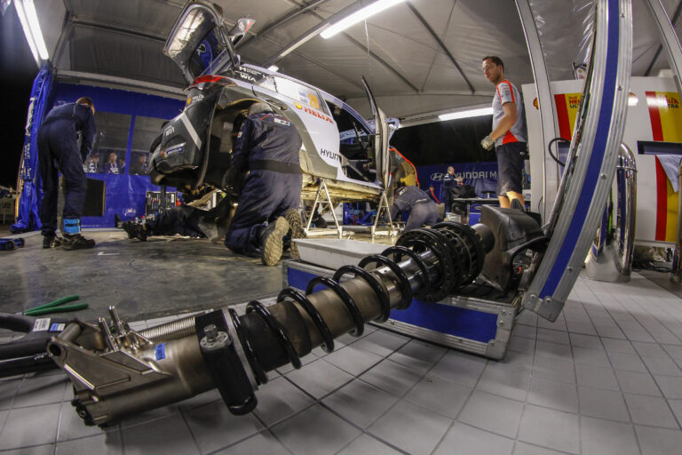 Hayden Paddon hat es in der Hand