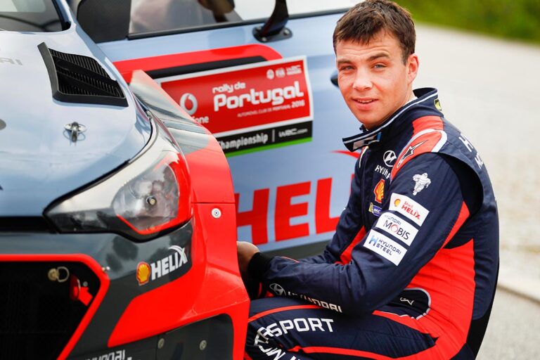 Portugal: Paddon und Tänak nach Überschlägen raus