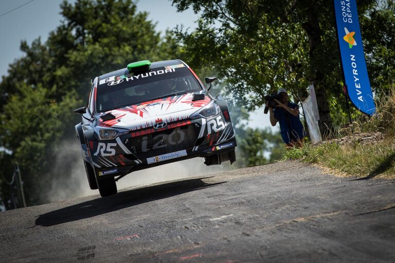 Paddon Zweiter hinter Bonato