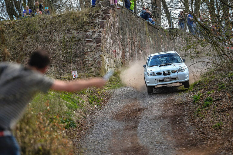 Über 100 Autos bei der Roland-Rallye