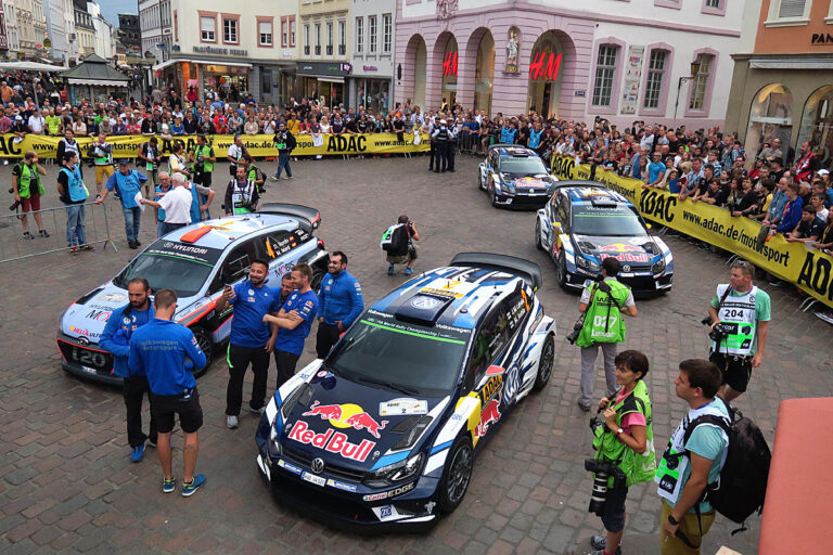 Rallye Deutschland: Turbulenter Auftakt