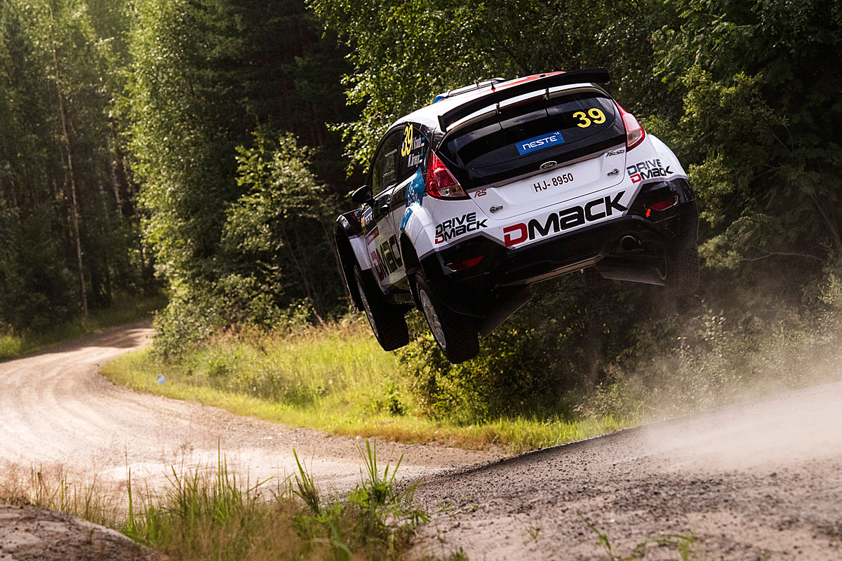 Mikkelsen und Tänak gewinnen Auftakt