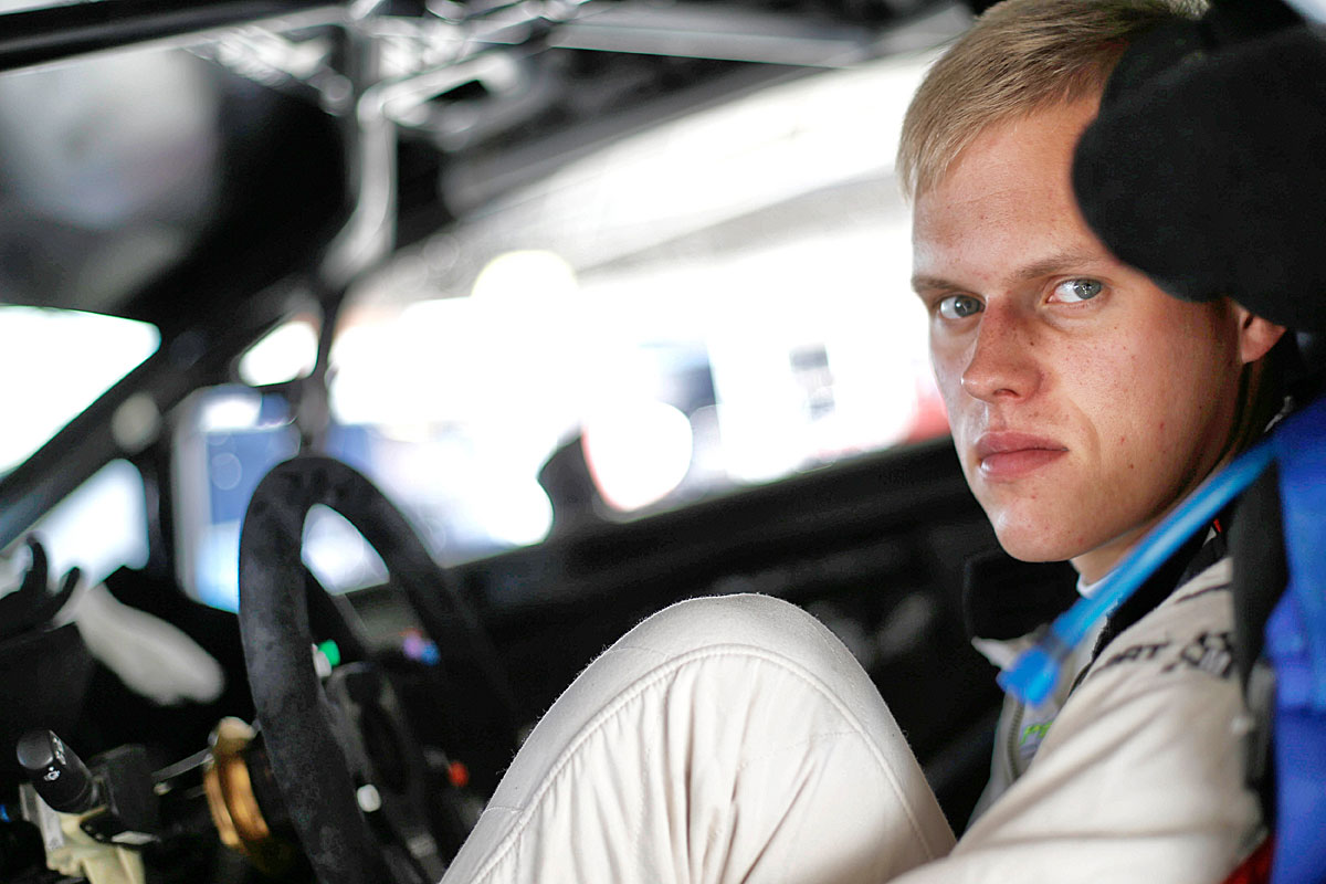 Tänak fällt nach Problemen zurück