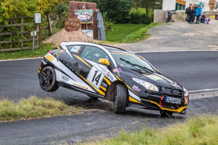 92 Gollert-Stürmer und 92 Löwen-Bändiger