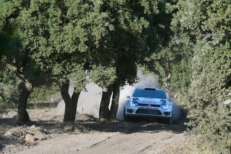 … und plötzlich führt Latvala!