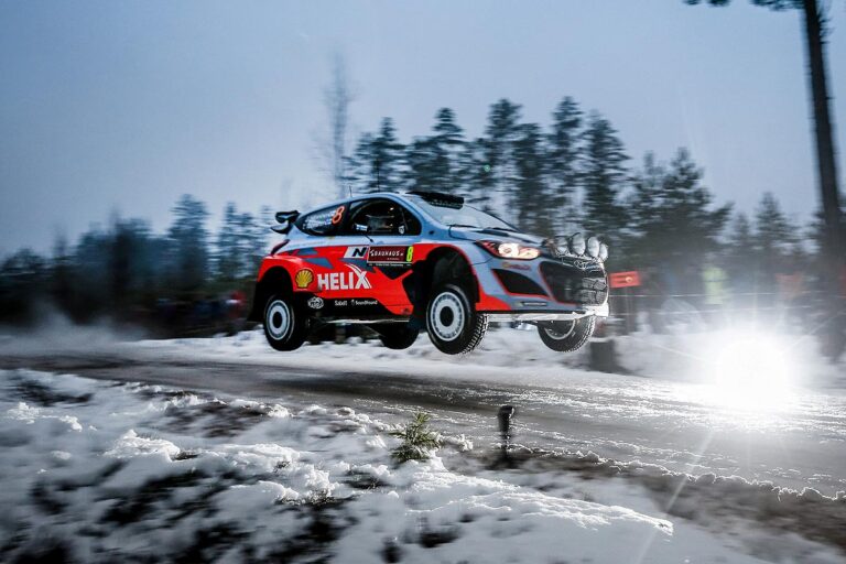 Hyundai mit drei Autos in Schweden