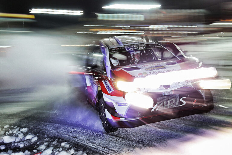 Rallye Schweden: Latvala und Neuville vorn