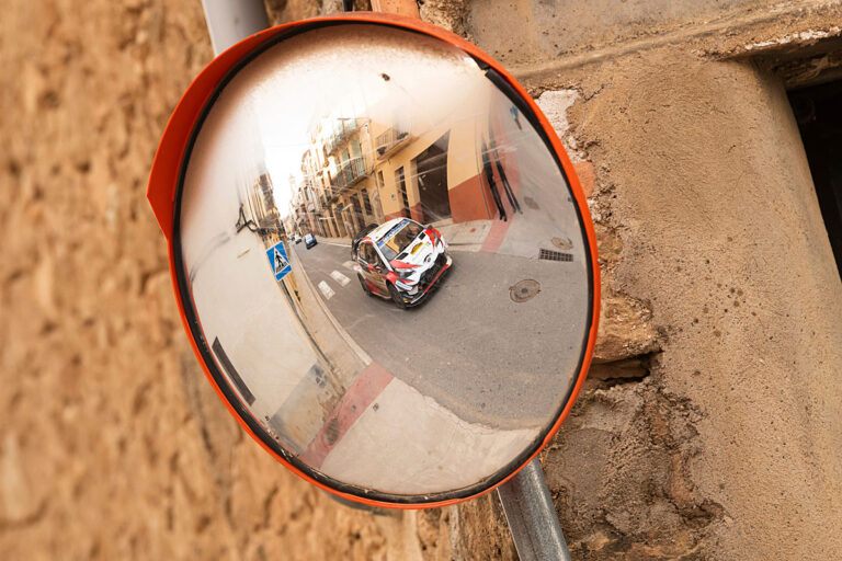 Zum letzten Mal ein Mix aus Asphalt und Schotter