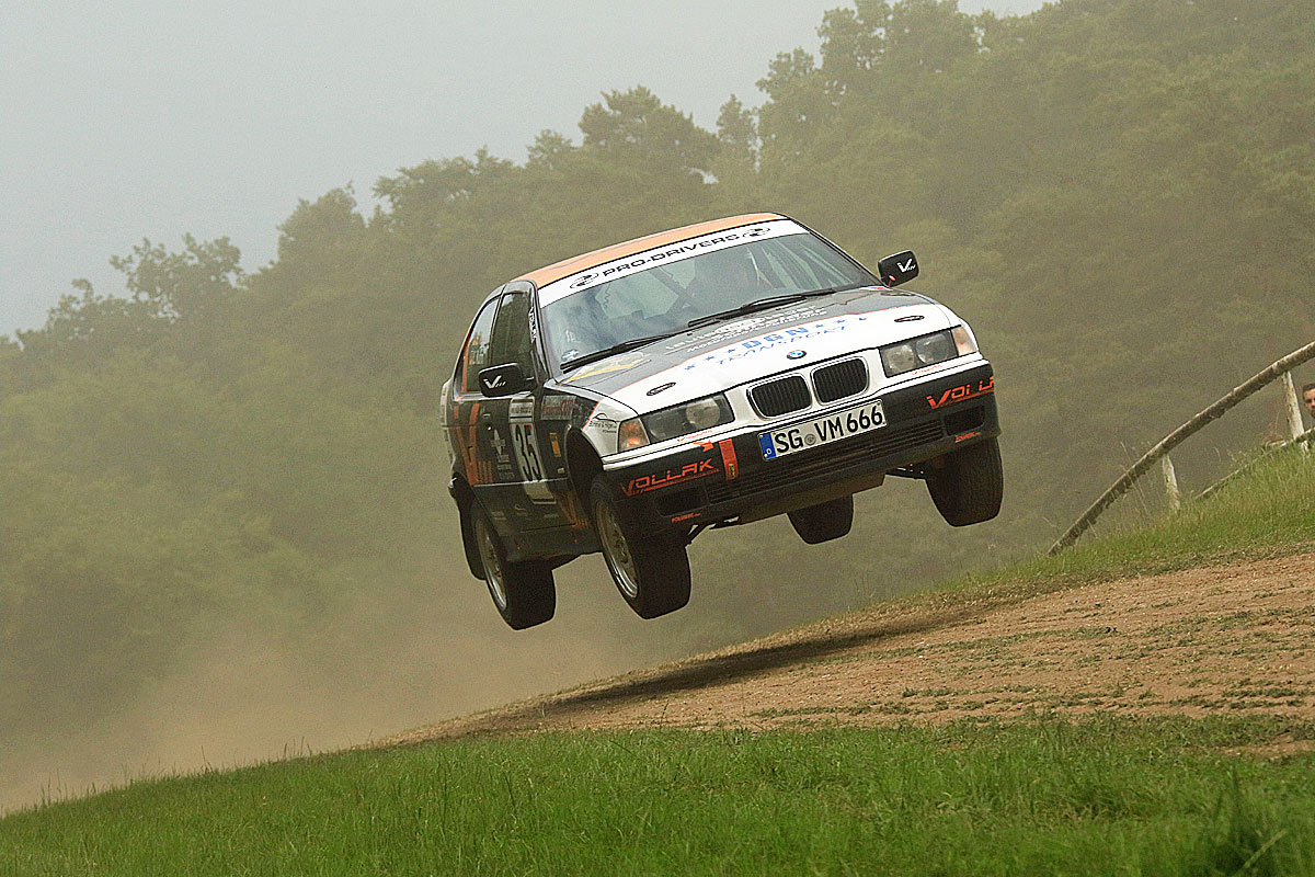 Vollak fliegt den Mitsubishi davon