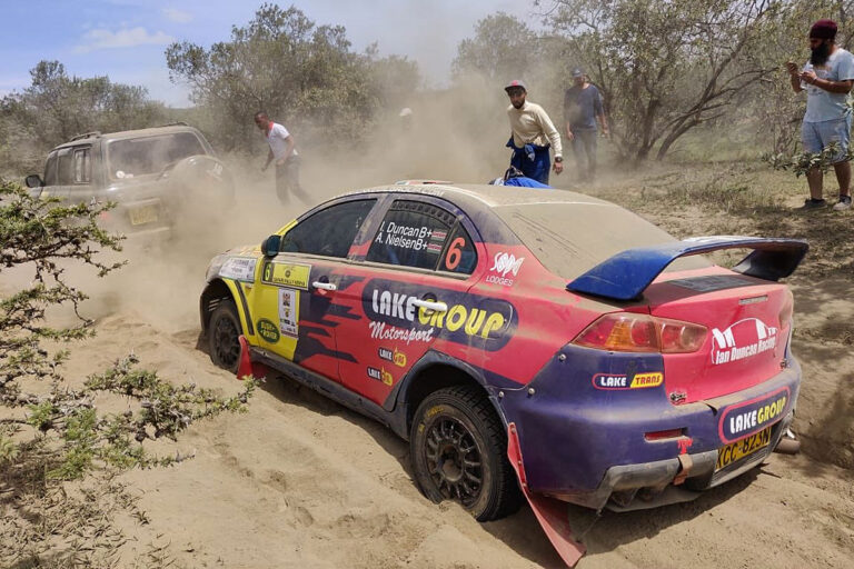 Chaotisches Finale der Safari-Rallye