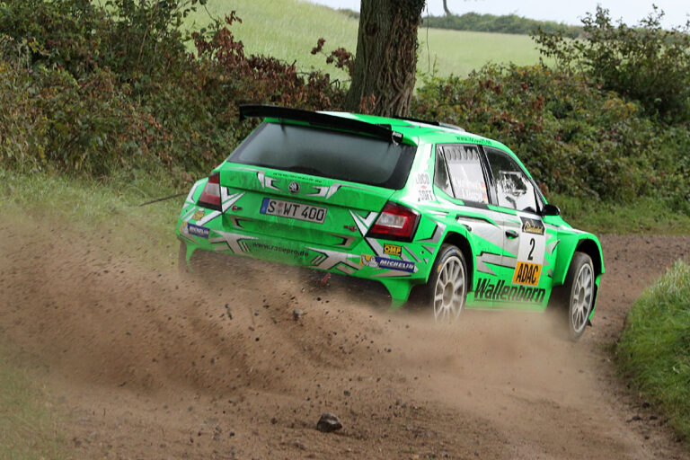 Sandro Wallenwein greift im Skoda Fabia R5 an