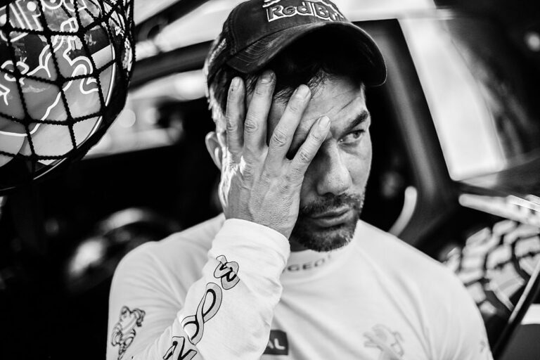 Überschlag von Loeb und Tagessieg von Al-Attiyah