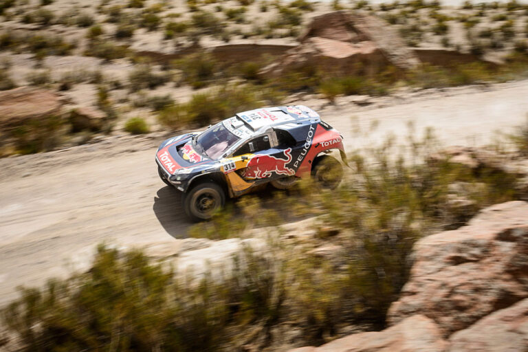 Peterhansel holt Tagessieg – Loeb weiter vorn