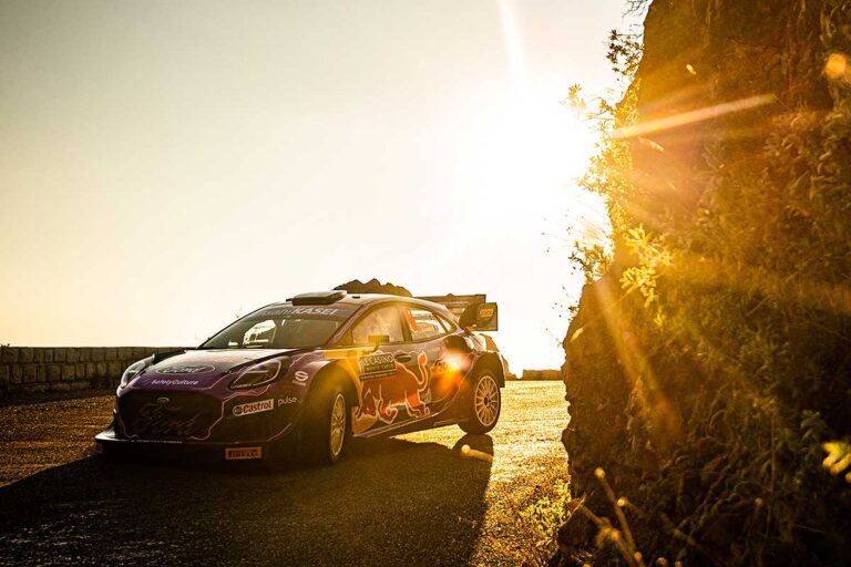 Loeb geht in Führung – Schwerer Unfall von Fourmaux