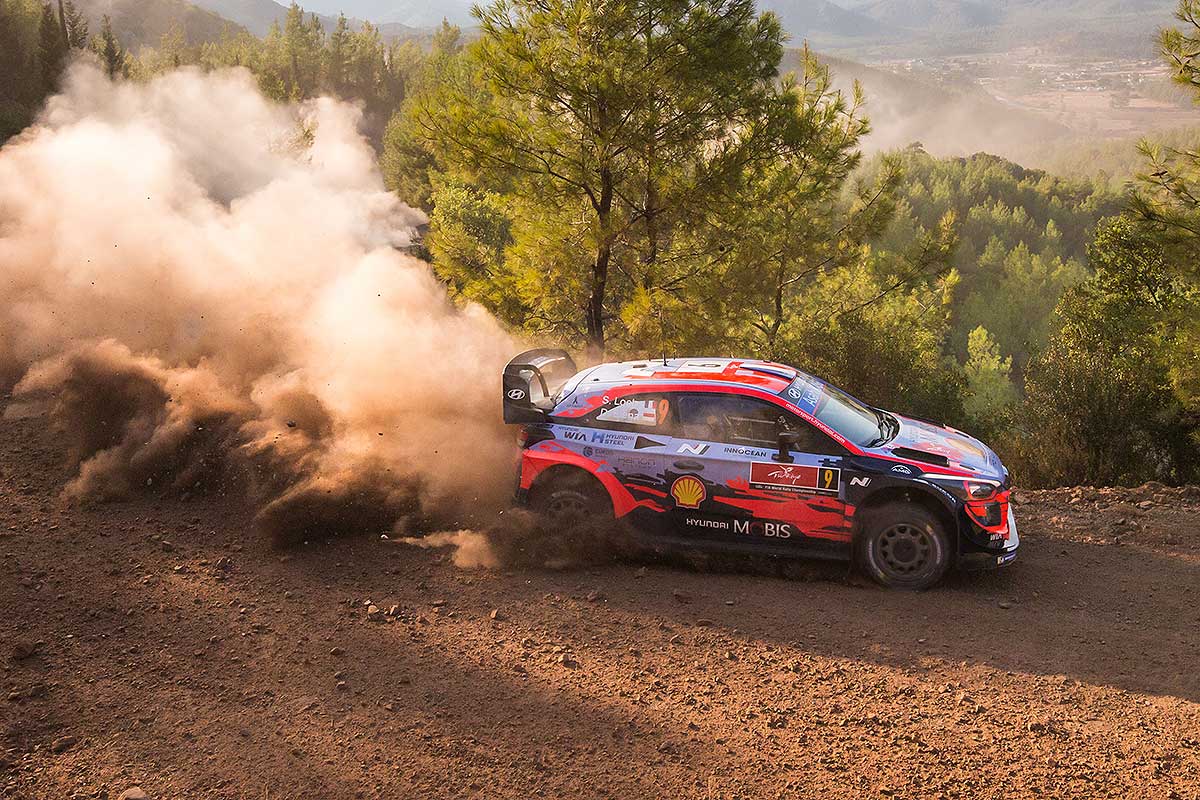 Sebastien Loeb übernimmt die Führung