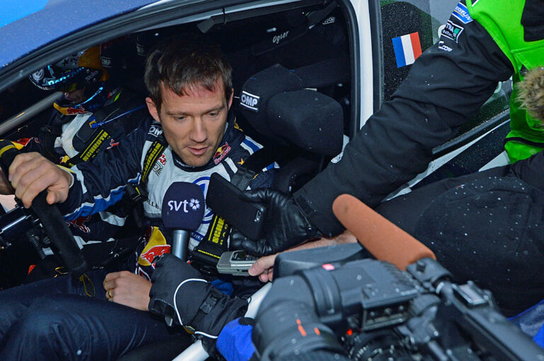 Ogier hält sich vor Paddon