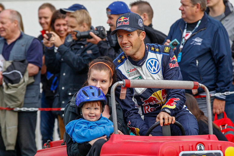 Ogier gewinnt Finnland-Auftakt