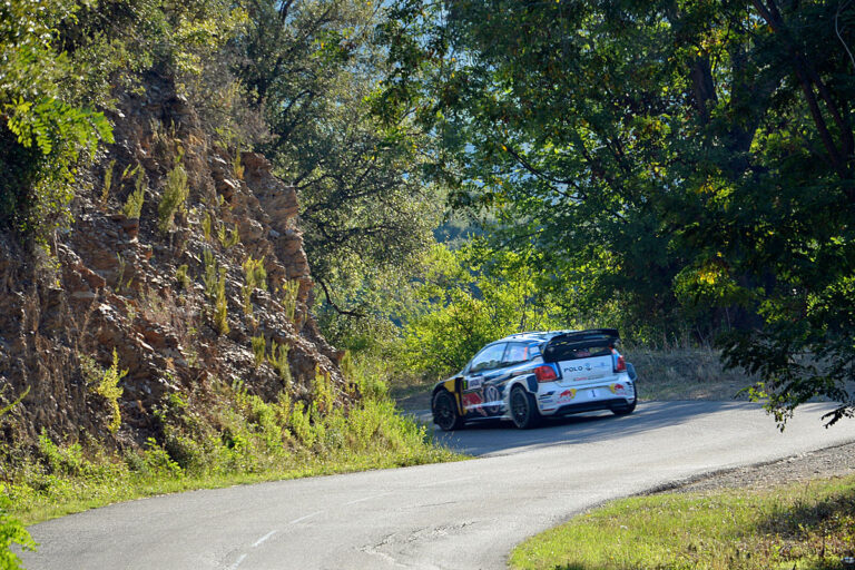 Rallye Korsika nach WP2: Ogier fährt in eigener Liga