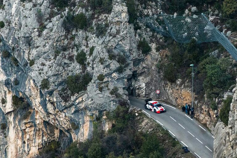 Ogier im Shakedown vor Loeb