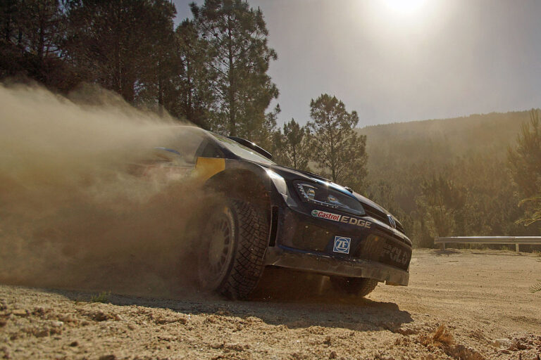 Ogier greift nach der Führung