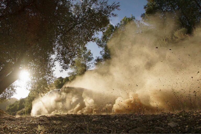 Sebastien Ogier auf und davon