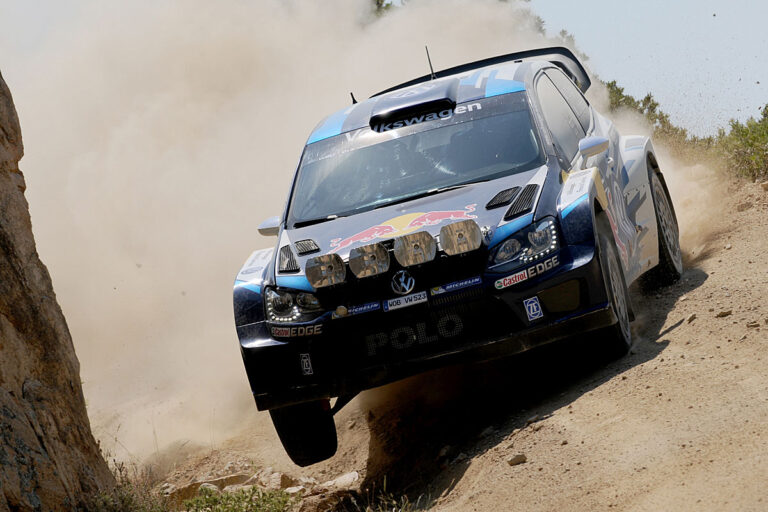 Polen: Ogier vorn – Überschlag von Meeke