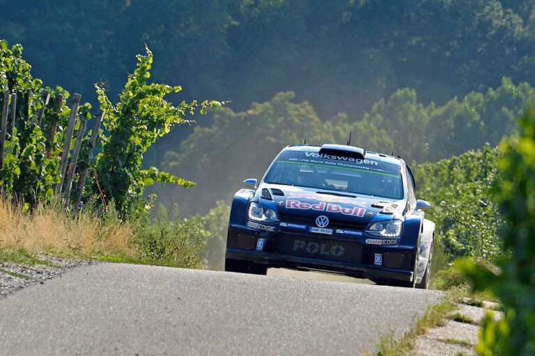 Ogier besiegt VW-Heimspielfluch