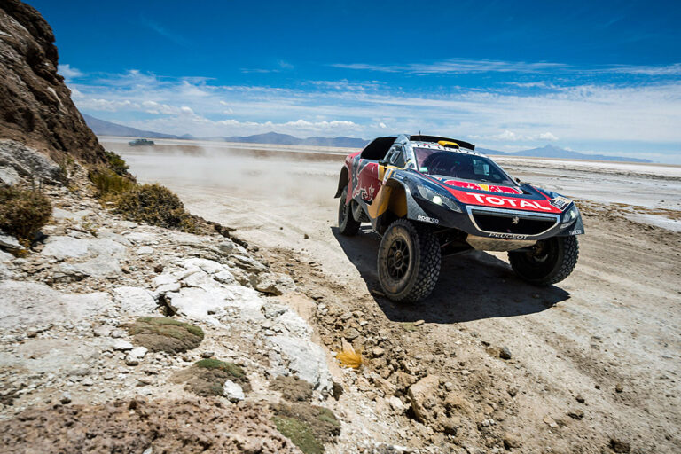 Loeb verliert Führung an Peterhansel