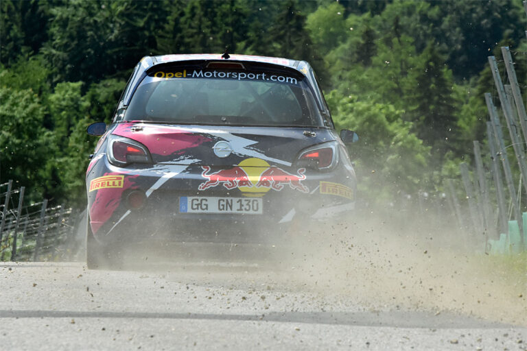 Molinaro probiert sich nun im Opel Adam R2