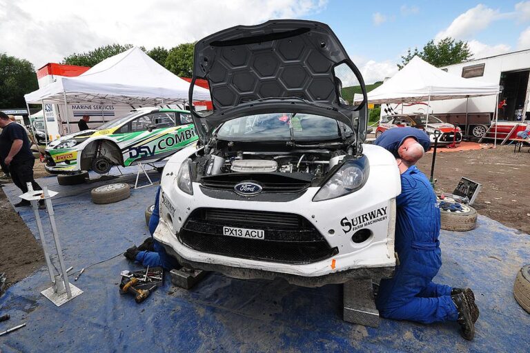 Kampf der World Rally Cars beginnt