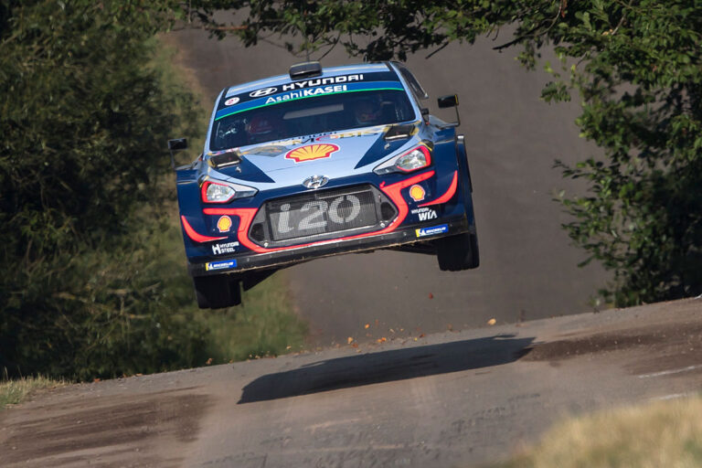 Rallye Deutschland nach WP11: Neuville verliert Podiumsplatz