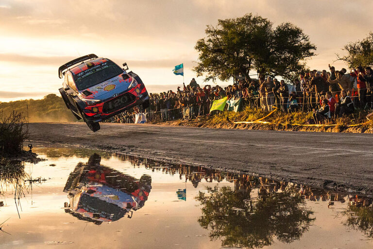 Neuville erobert die Führung