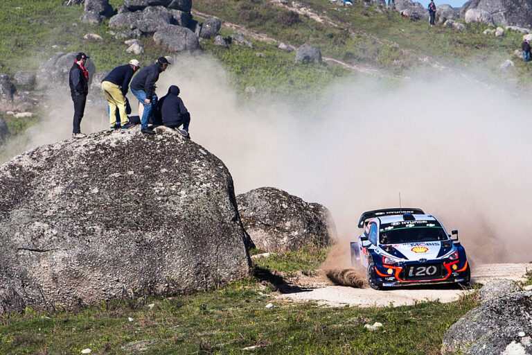 Rallye Portugal nach WP15: Neuville auf Siegkurs
